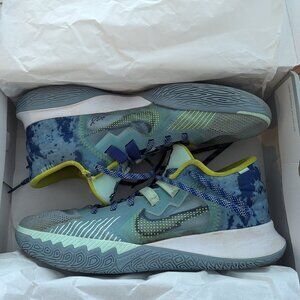 Kyrie Irving flytrap Nike basketball shoes